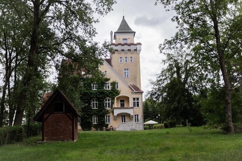 Zamek Nowecin Hotel Leba Exterior photo